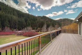 4 Bed 4 Bath Vacation home in Leavenworth